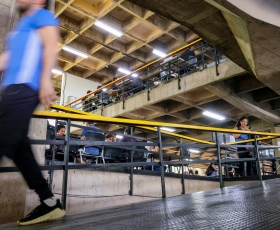 Movimentação durante refeições no Restaurante Universitário (RU). 28/11/2025. Foto: Beto Monteiro/Ascom UnB